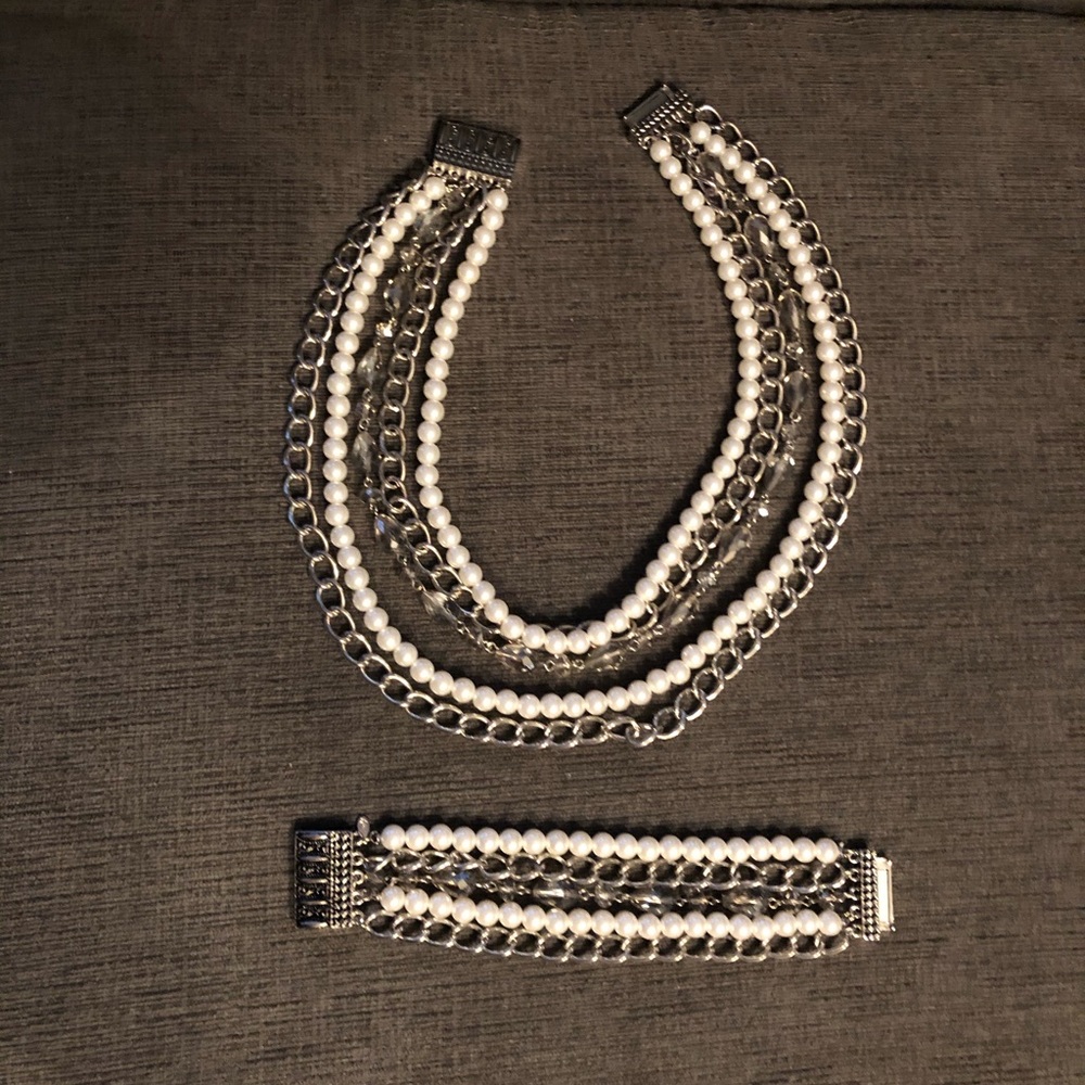 Premier Design pearl/chain necklace/bracelet set.